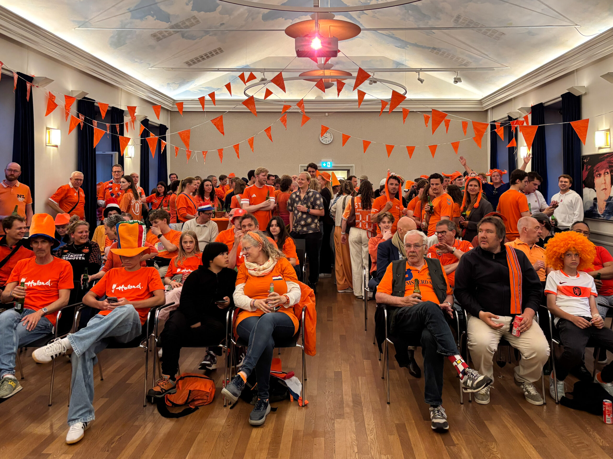 De zaal kleurde massaal oranje!